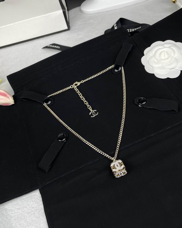 Chanel necklace 1lyx52 (1)
